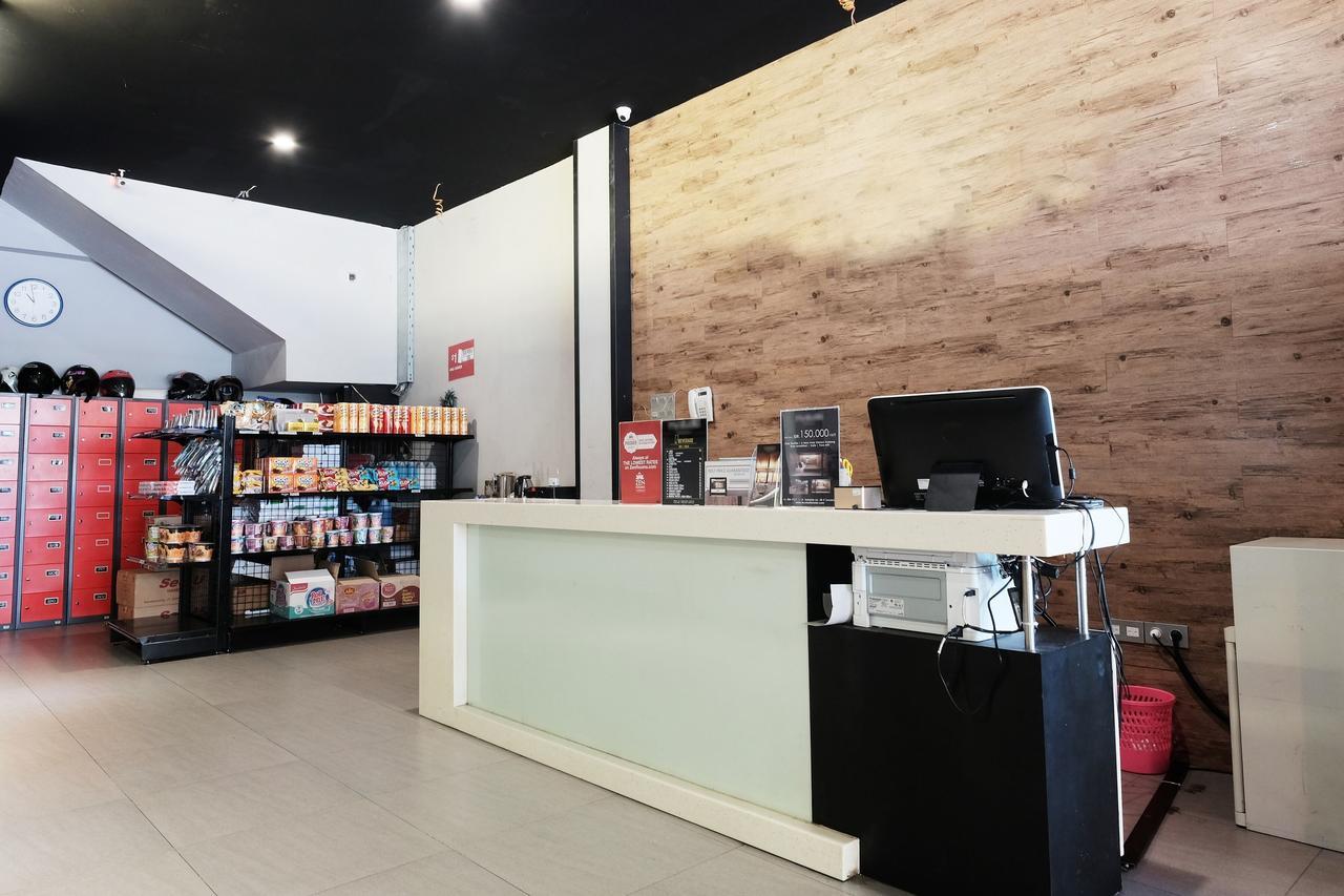 Ostello Juanda Airport Gedangan Esterno foto